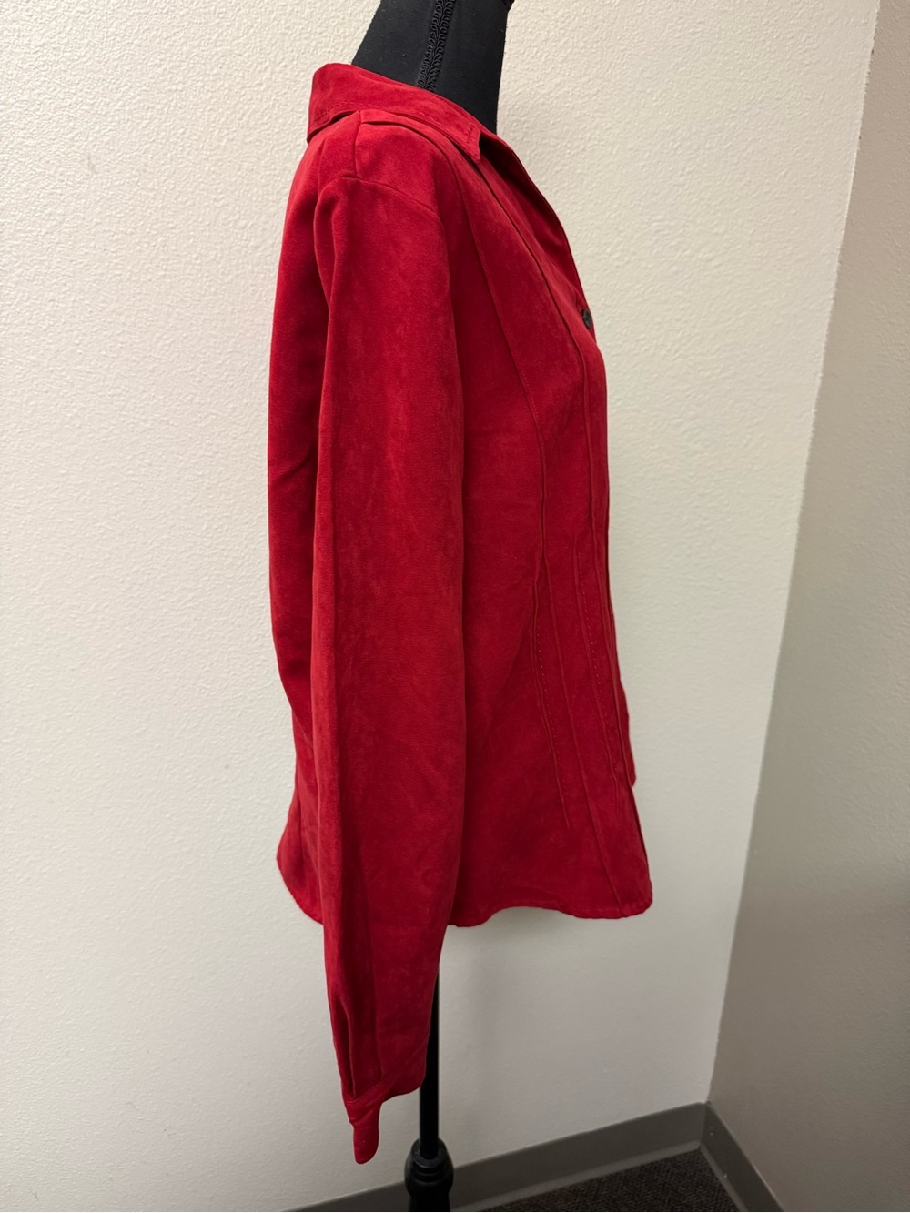 Alfred Dunner Red Faux Suede Button Front Blouse Size 14 Classic Chic Top - Picture 7 of 10
